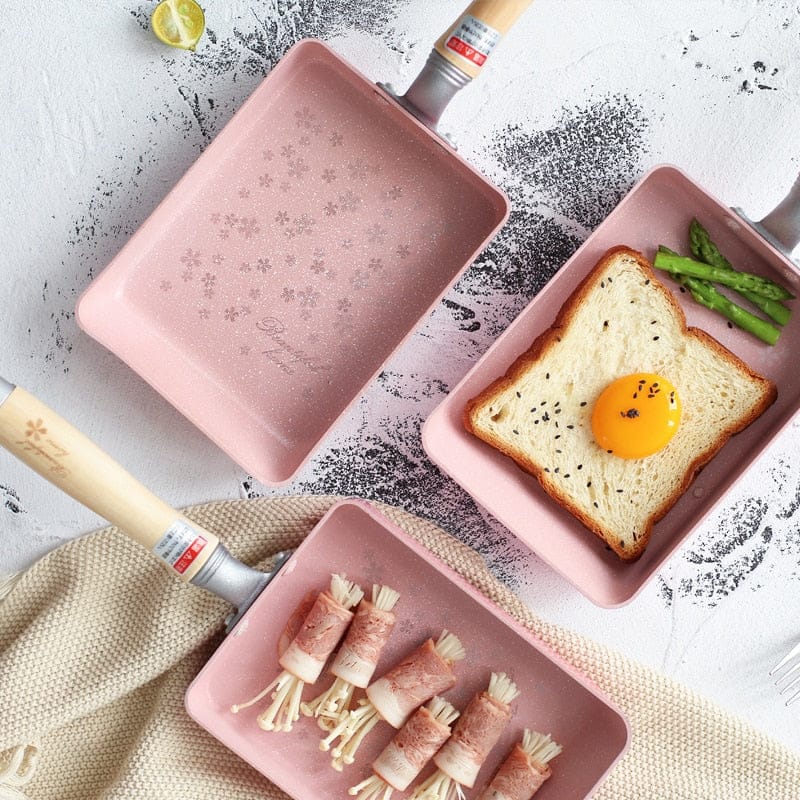 https://thekawaiishoppu.com/cdn/shop/products/japanese-tamagoyaki-omelette-non-stick-pan-accessory-the-kawaii-shoppu-0.jpg?v=1657951368