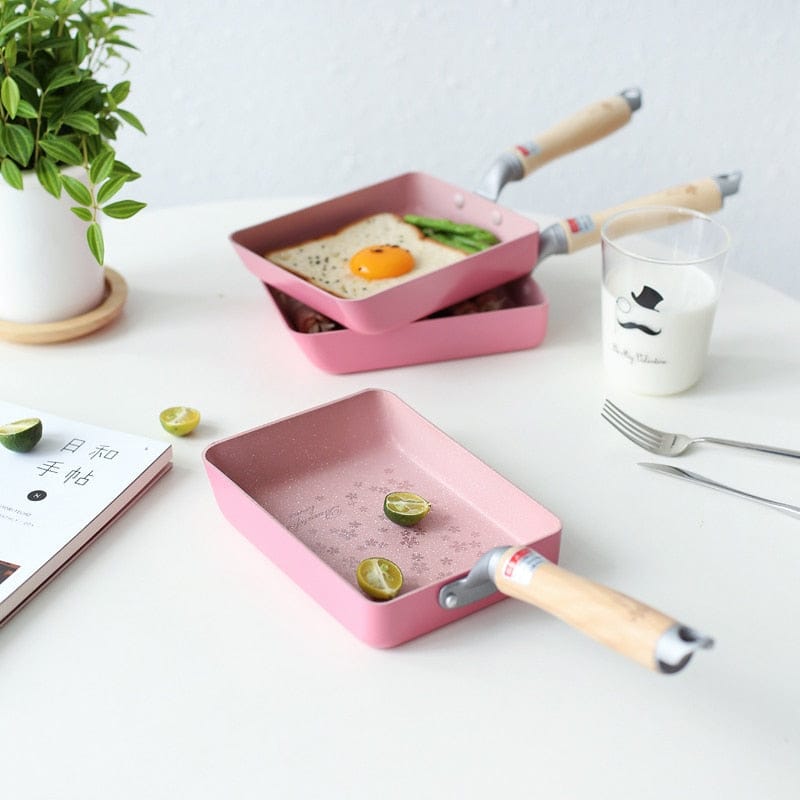https://thekawaiishoppu.com/cdn/shop/products/japanese-tamagoyaki-omelette-non-stick-pan-accessory-the-kawaii-shoppu-7.jpg?v=1657951402